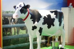 食品安全多功能檢測(cè)儀檢測(cè)現(xiàn)擠牛奶微生物